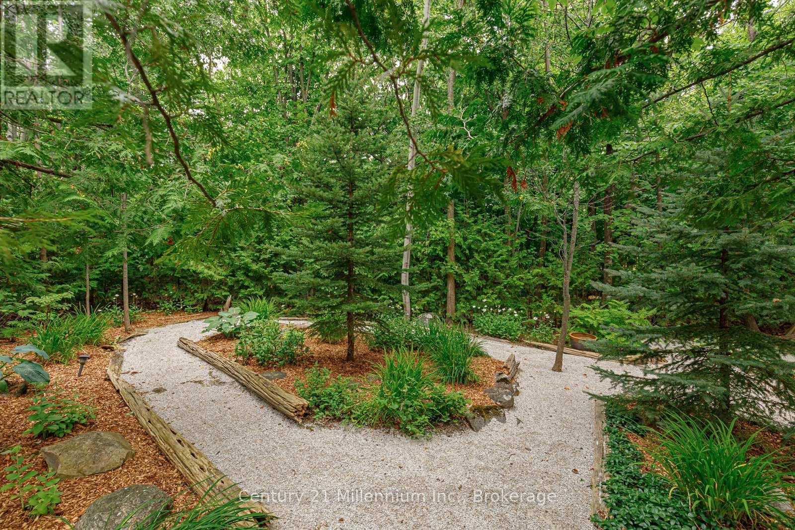 Photo 41 of 112 Cortina Crescent, Blue Mountains ON