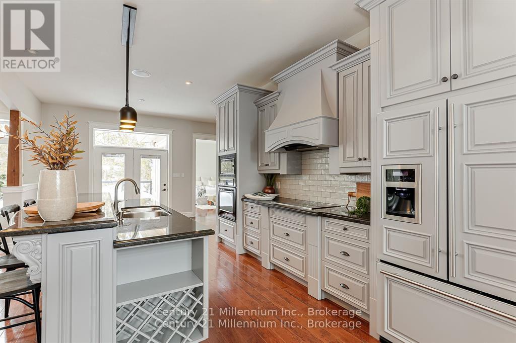 Photo 8 of 112 Cortina Crescent, Blue Mountains ON