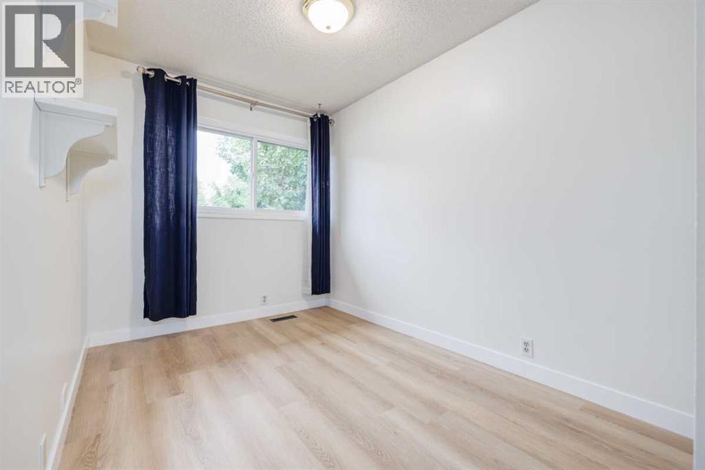 Single Family House for Sale in   Bergen Road NW Beddington Heights Calgary 