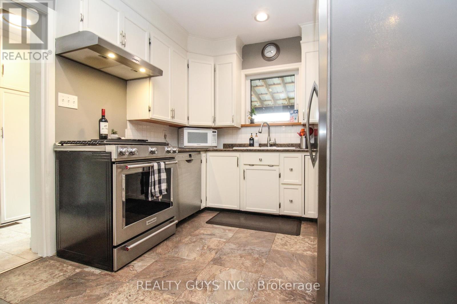 Photo 26 of 554 Douglas Avenue, Peterborough Central ON