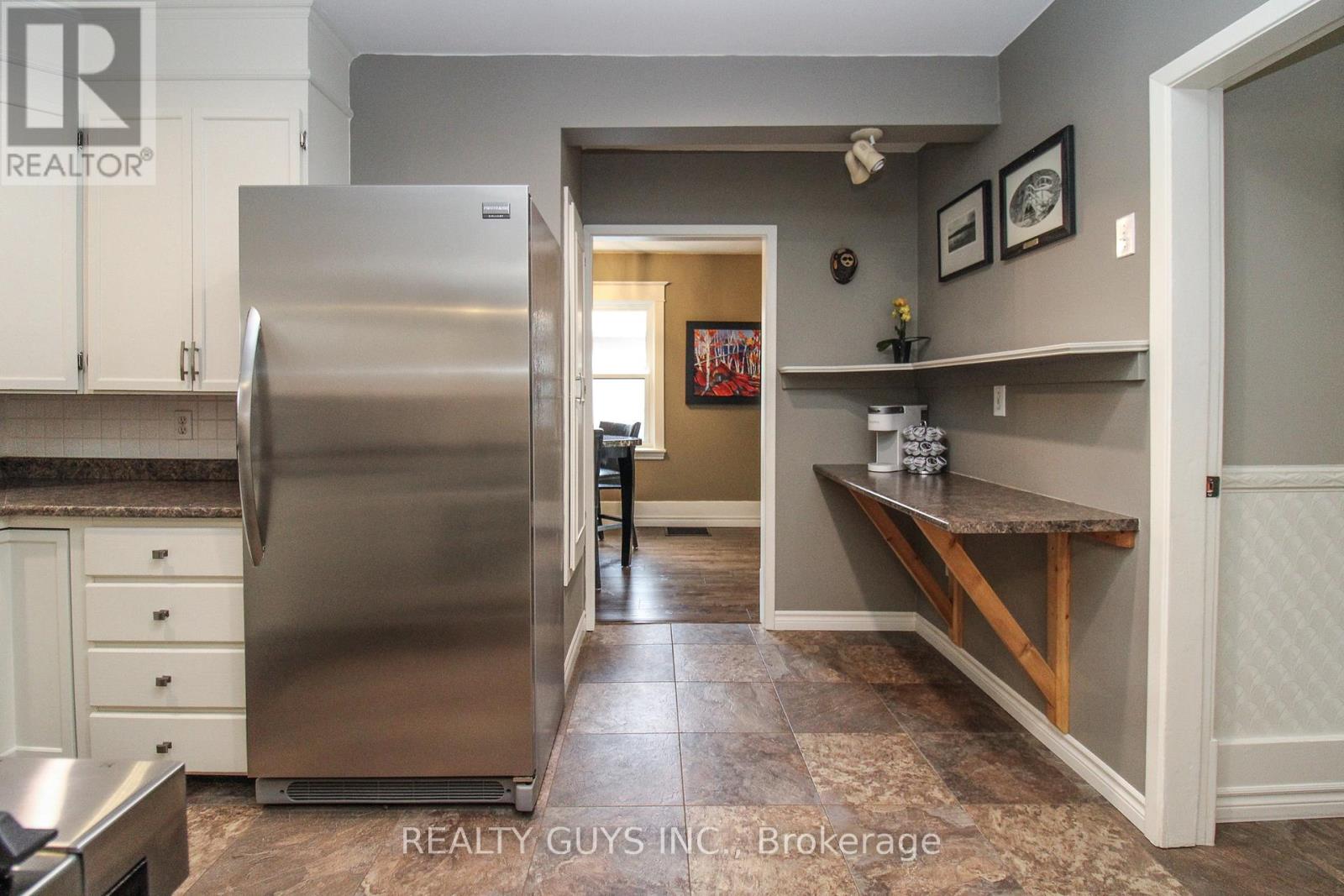 Photo 27 of 554 Douglas Avenue, Peterborough Central ON