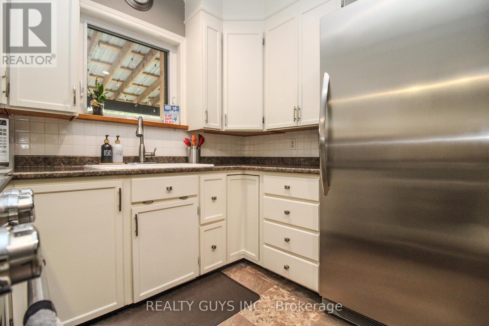 Photo 28 of 554 Douglas Avenue, Peterborough Central ON