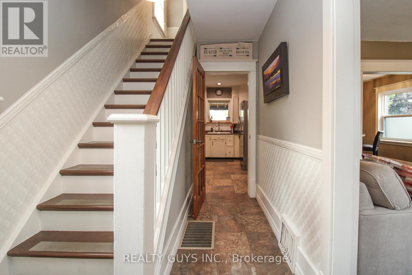 Photo 31 of 554 Douglas Avenue, Peterborough Central ON
