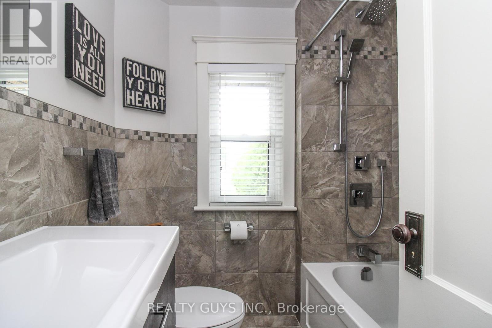 Photo 36 of 554 Douglas Avenue, Peterborough Central ON