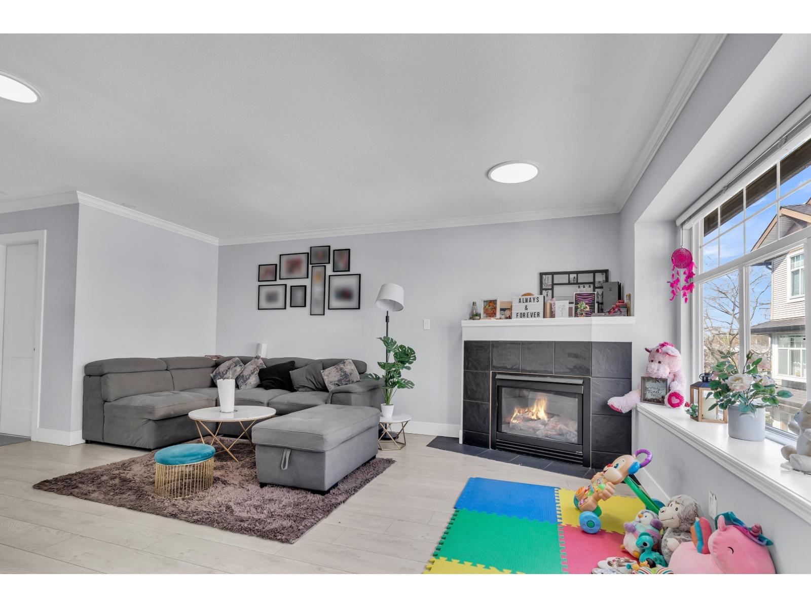 Photo 4 of 202 9580 Prince Charles Boulevard, Surrey BC