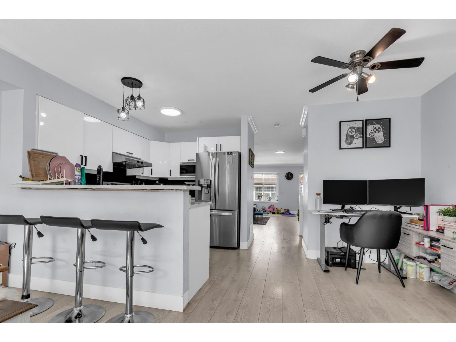 Photo 8 of 202 9580 Prince Charles Boulevard, Surrey BC