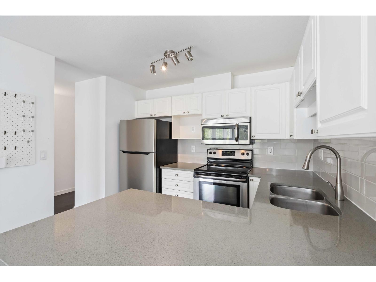 Photo 9 of 307 20245 53 Avenue, Langley BC