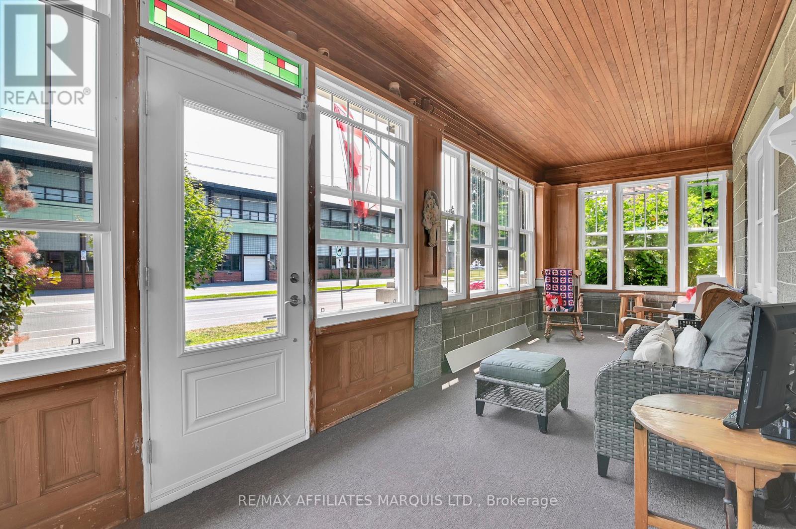 Photo 2 of 123 Fifth Street E, Cornwall ON