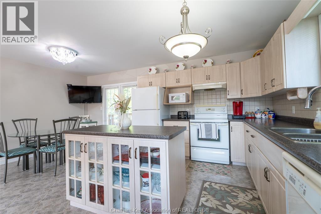 Photo 10 of 29 Larose Crescent, Chatham ON