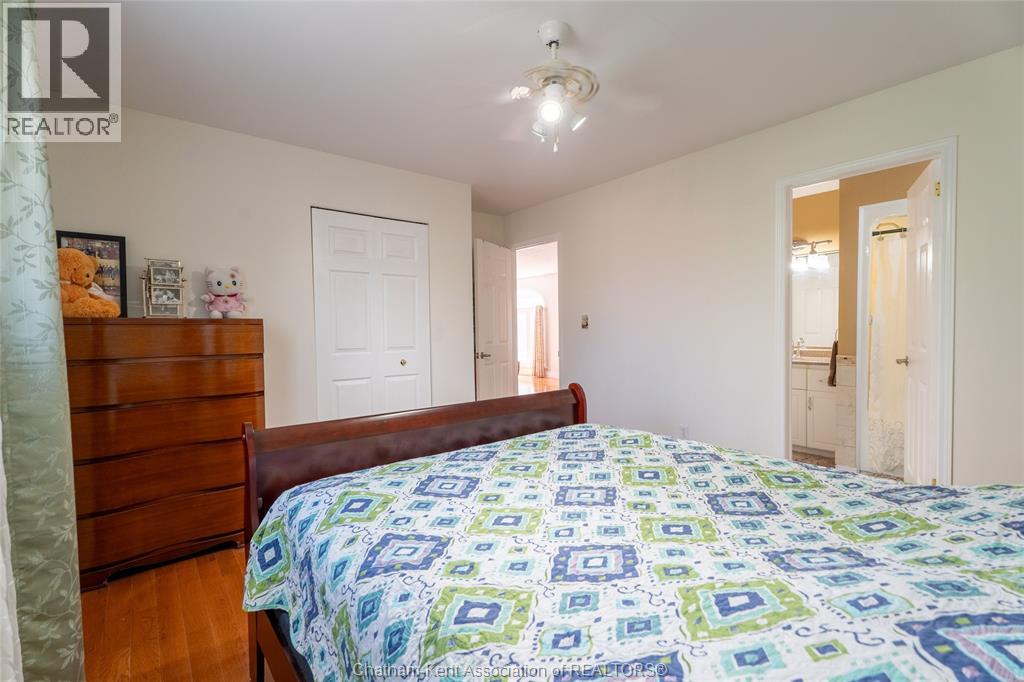 Photo 19 of 29 Larose Crescent, Chatham ON