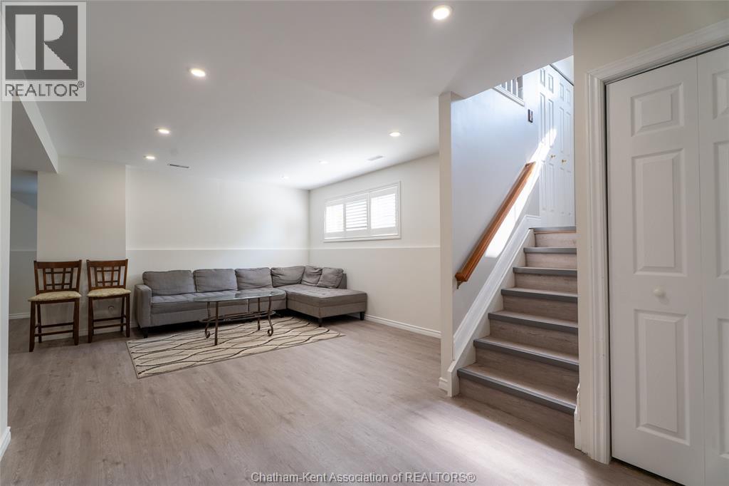 Photo 16 of 29 Larose Crescent, Chatham ON