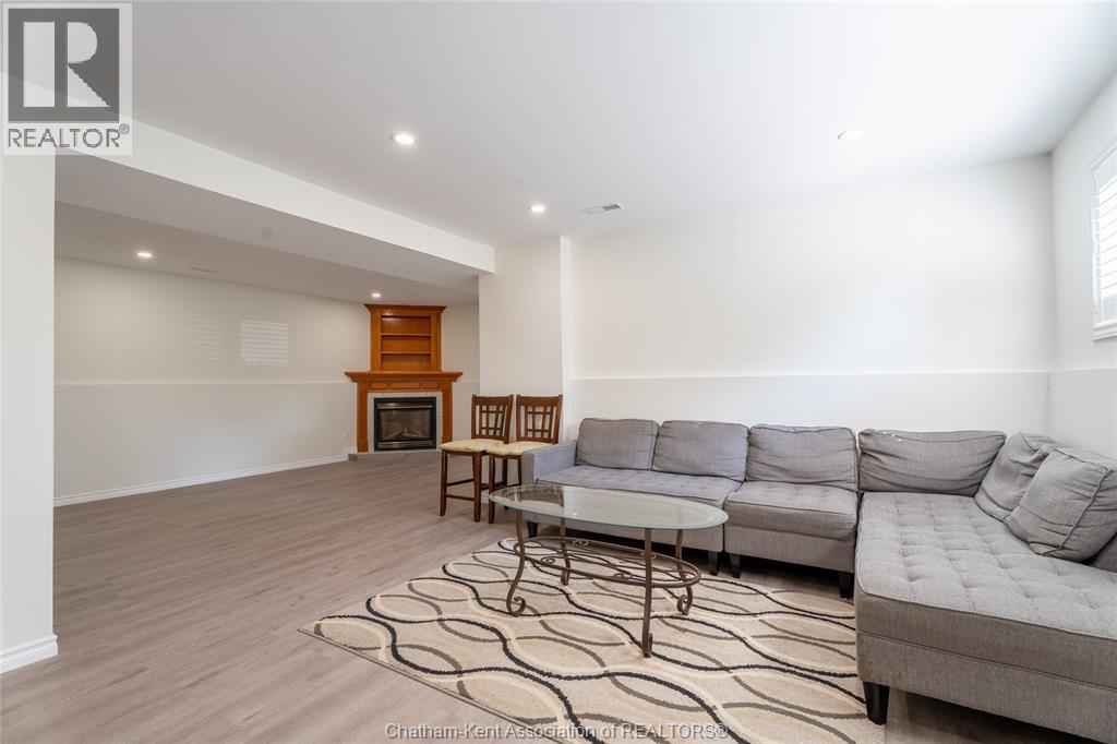Photo 7 of 29 Larose Crescent, Chatham ON