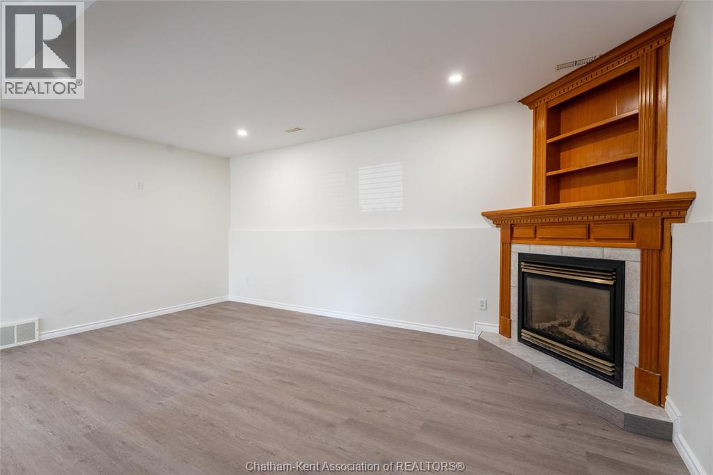 Photo 9 of 29 Larose Crescent, Chatham ON
