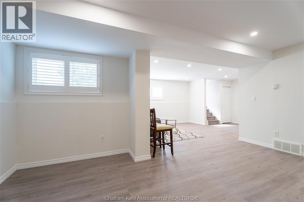 Photo 13 of 29 Larose Crescent, Chatham ON