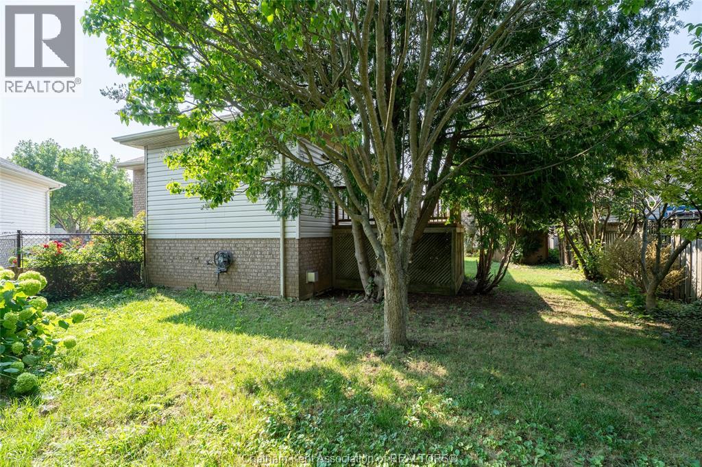 Photo 3 of 29 Larose Crescent, Chatham ON