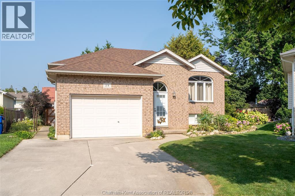 Photo 17 of 29 Larose Crescent, Chatham ON