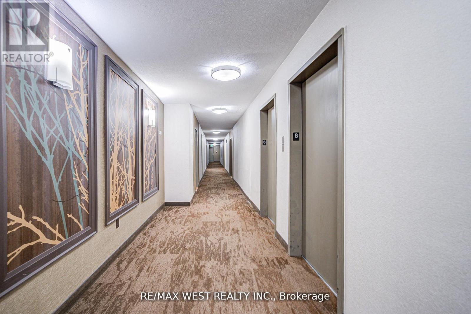 Photo 3 of 606 44 Longbourne Drive, Toronto ON