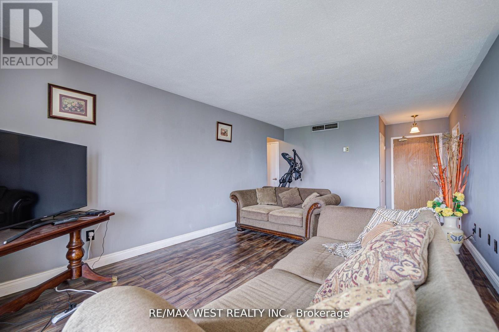 Photo 40 of 606 44 Longbourne Drive, Toronto ON