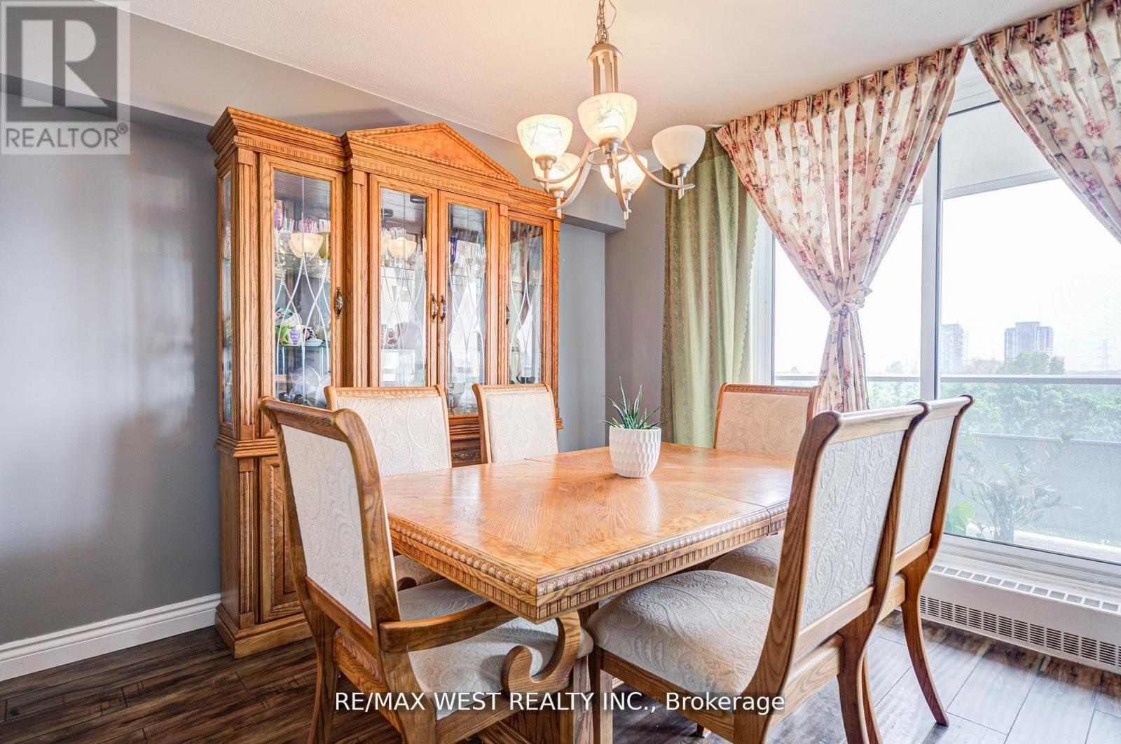 Photo 8 of 606 44 Longbourne Drive, Toronto ON