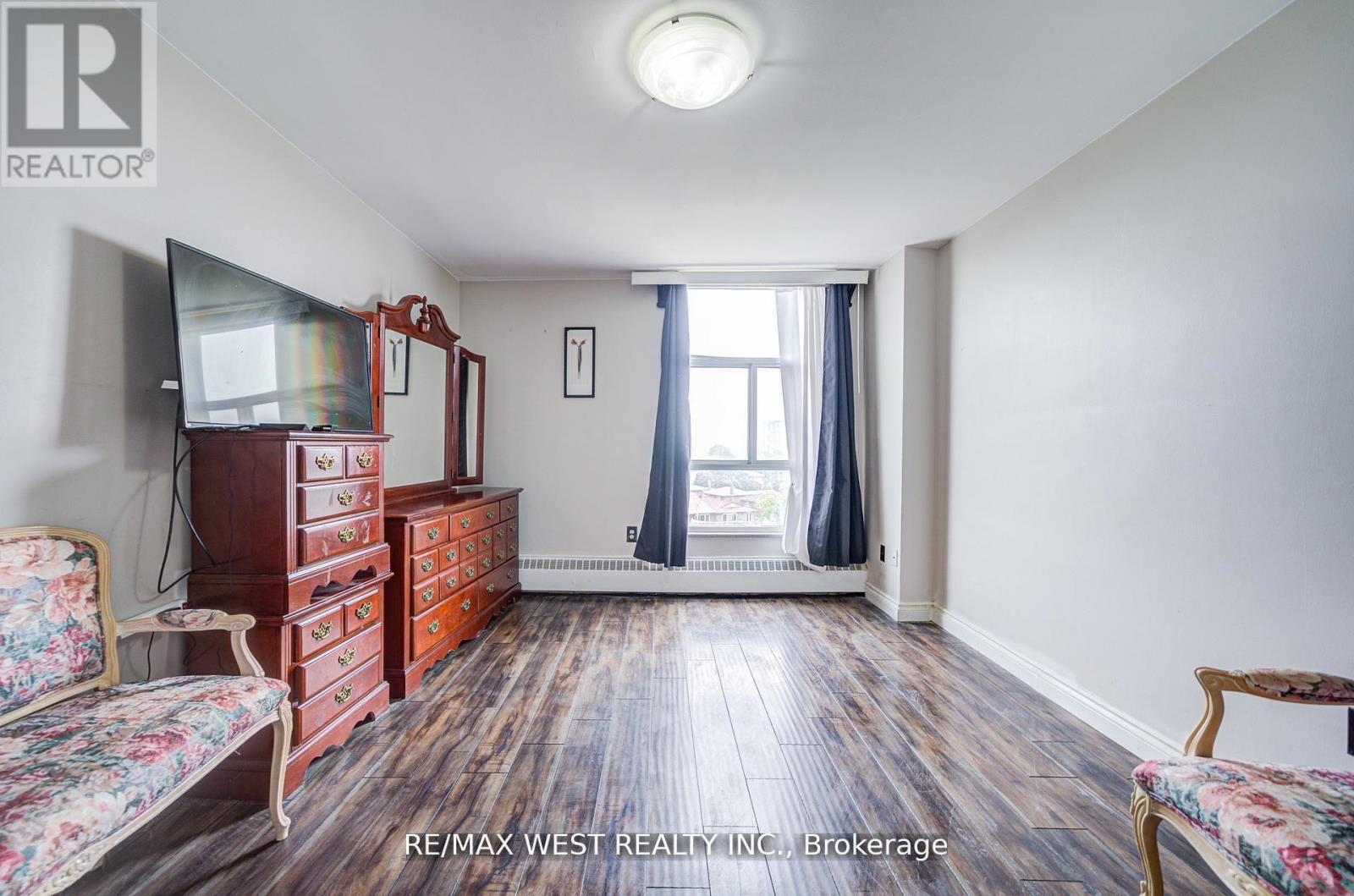 Photo 33 of 606 44 Longbourne Drive, Toronto ON