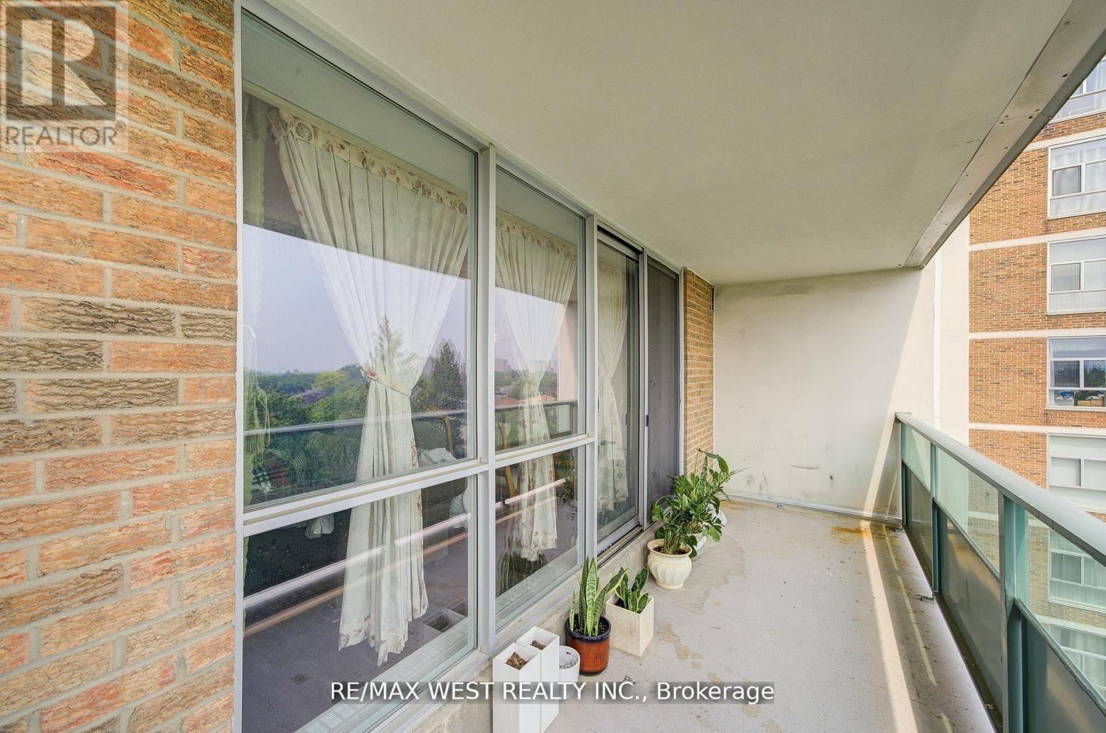 Photo 10 of 606 44 Longbourne Drive, Toronto ON