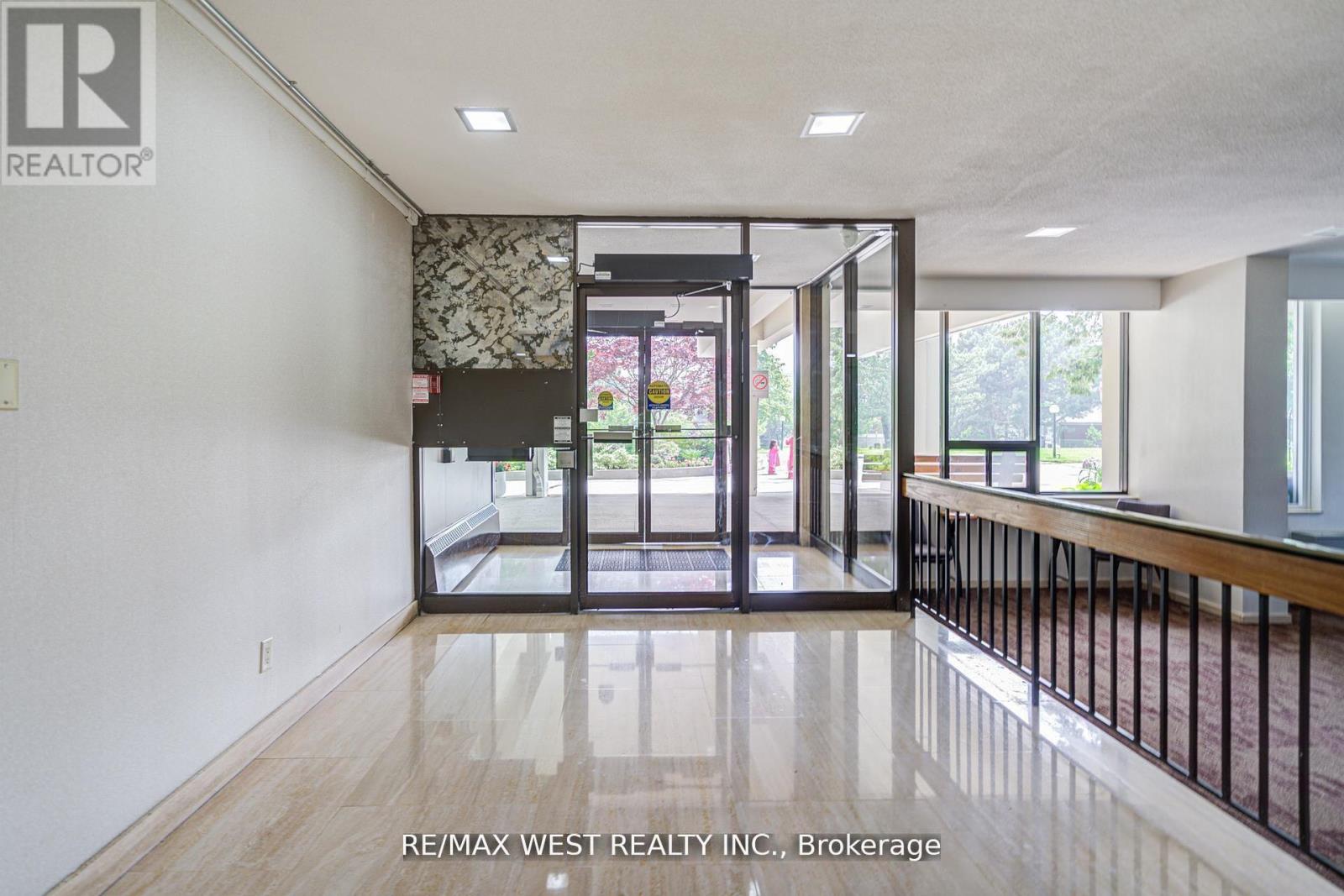 Photo 17 of 606 44 Longbourne Drive, Toronto ON
