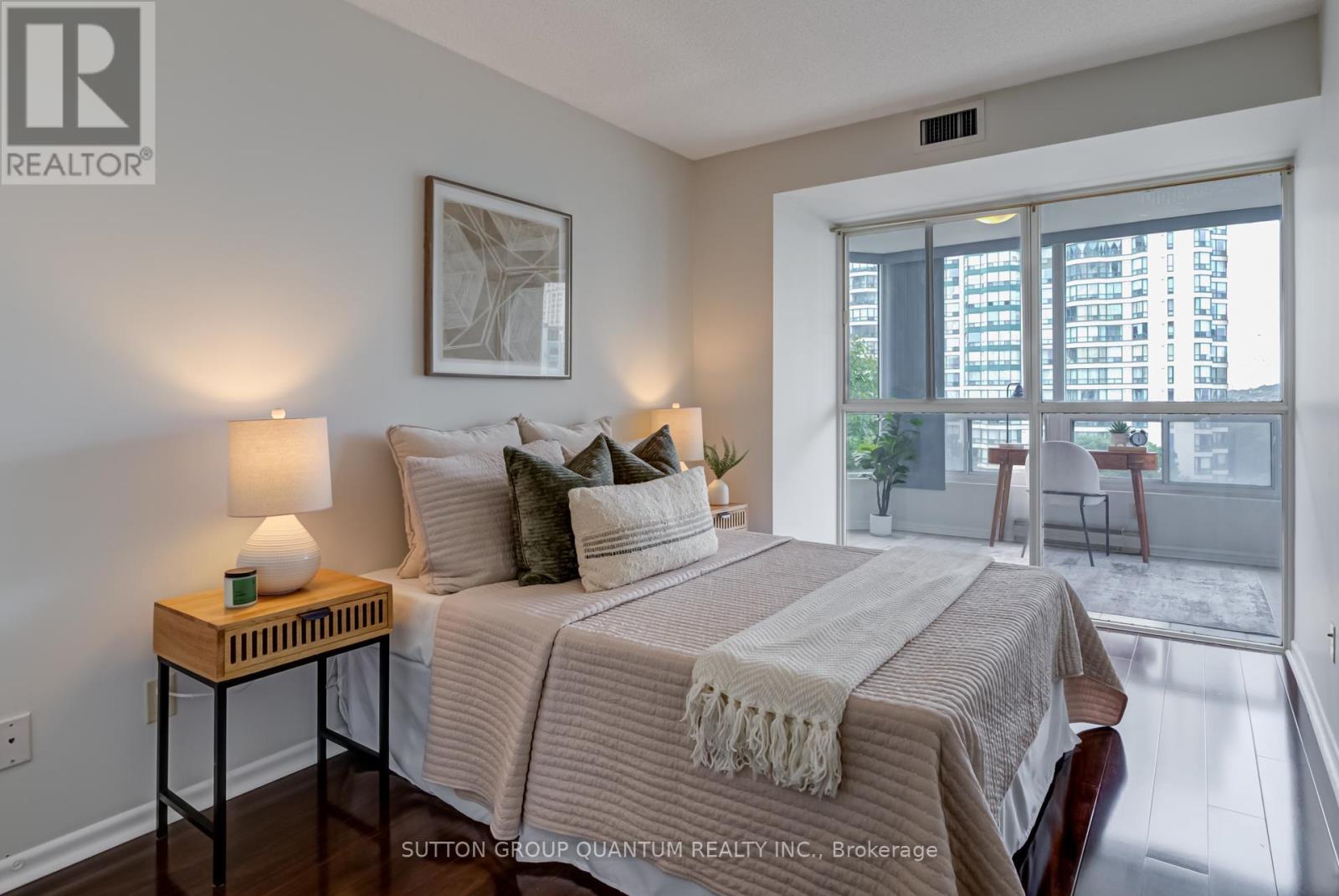 Photo 15 of 606 4450 Tucana Court, Mississauga ON