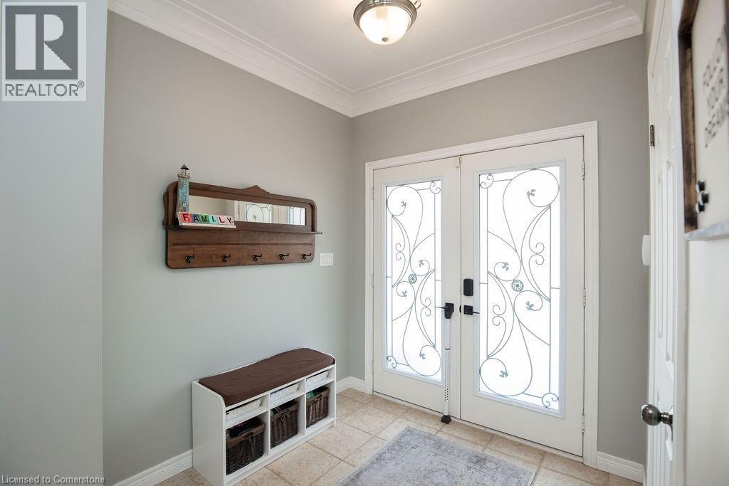 Photo 5 of 15 Meadowbank Drive, Hamilton ON