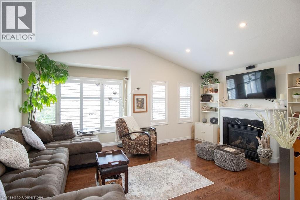Photo 14 of 15 Meadowbank Drive, Hamilton ON