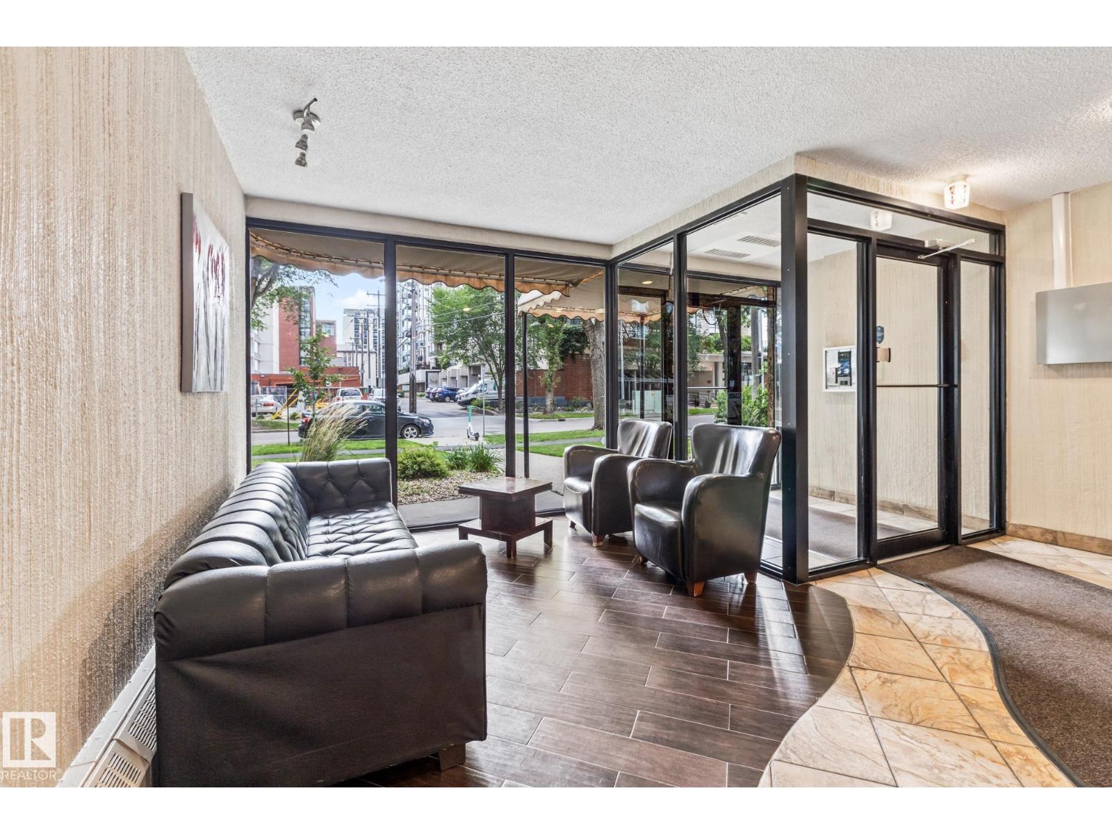 Photo 18 of 702 10015 119 St Nw, Edmonton AB