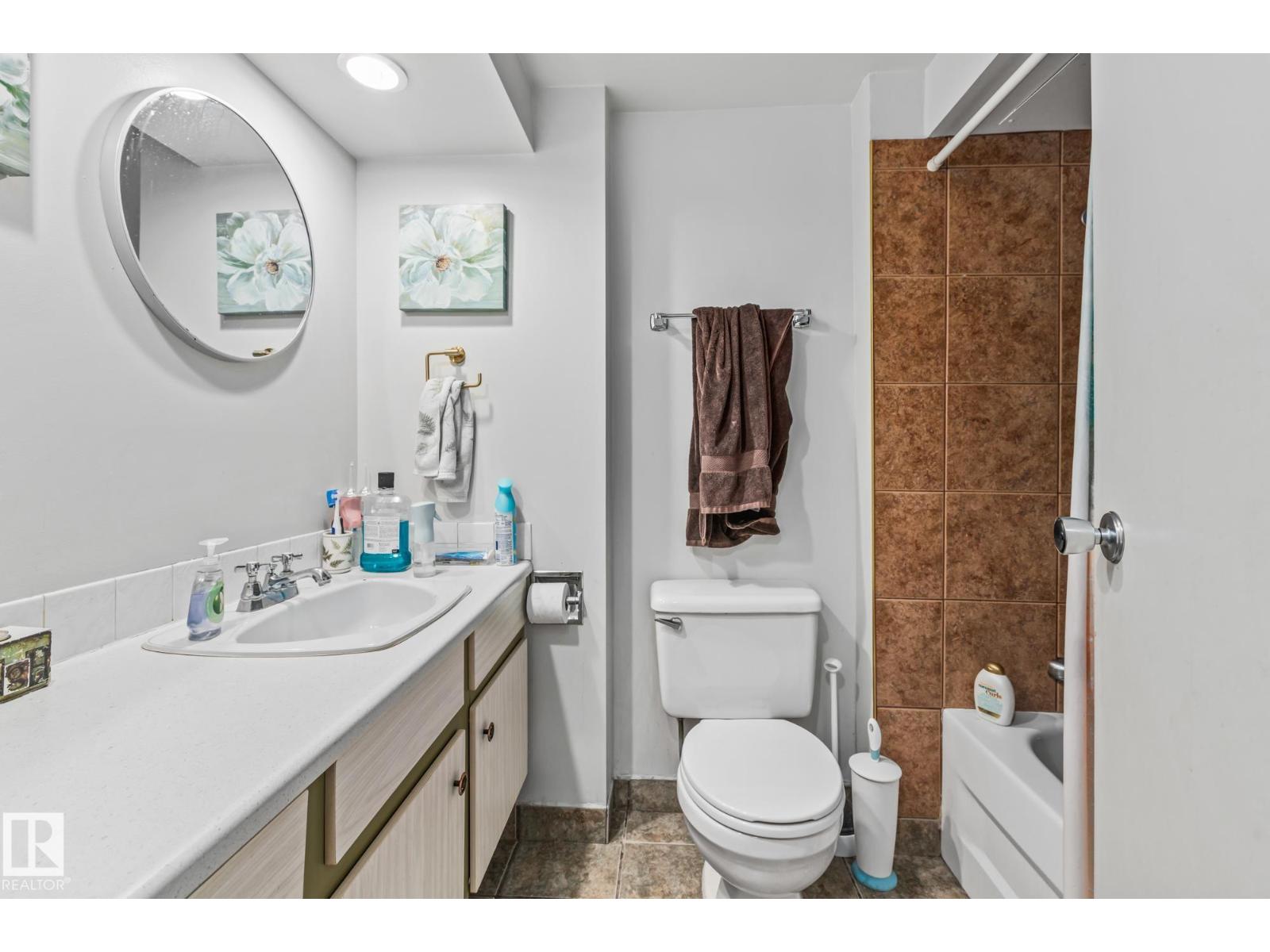Photo 2 of 702 10015 119 St Nw, Edmonton AB