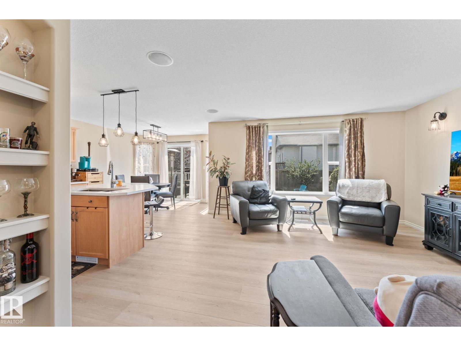 Photo 10 of 11241 167 A Av Nw, Edmonton AB