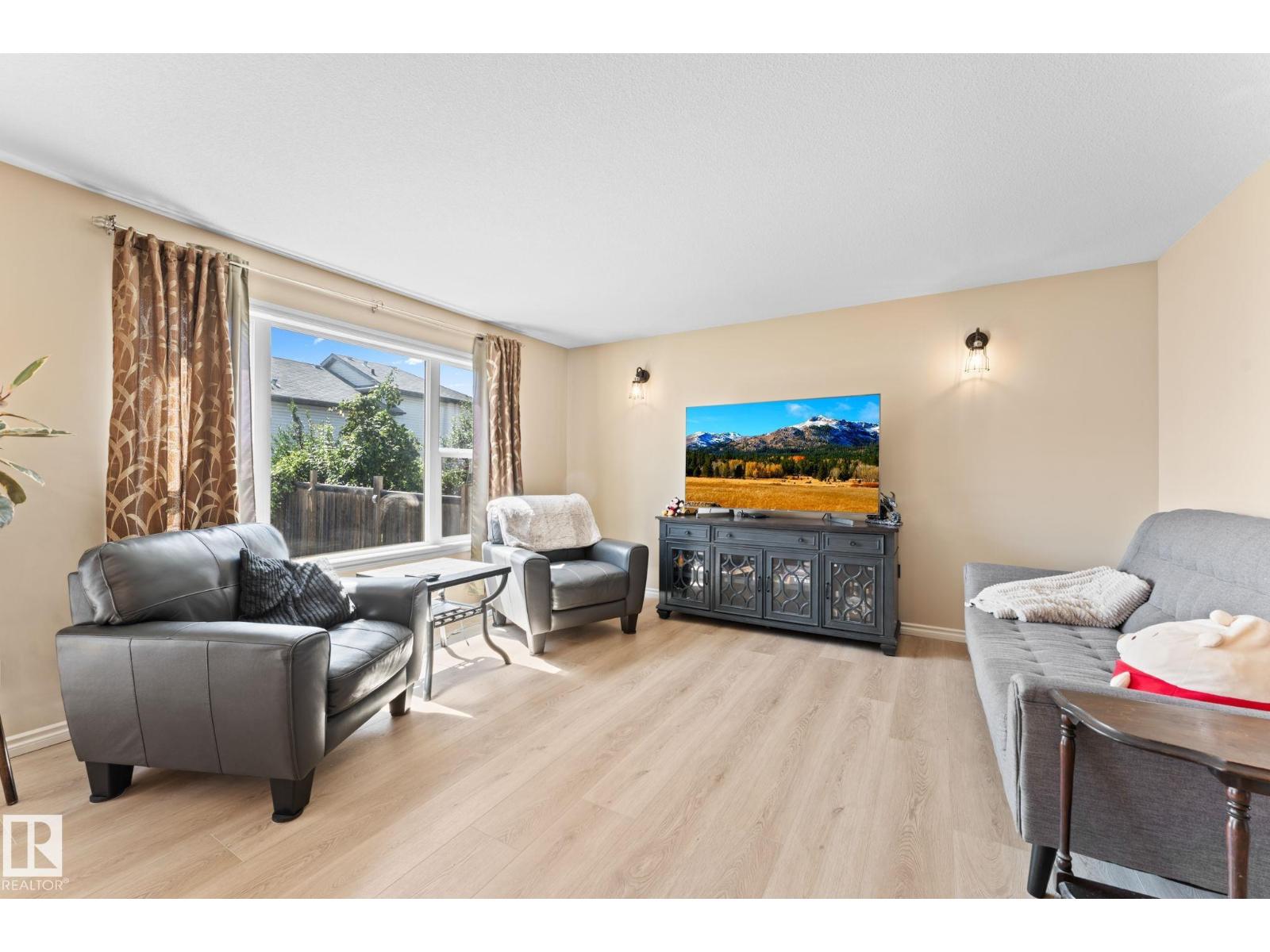 Photo 11 of 11241 167 A Av Nw, Edmonton AB
