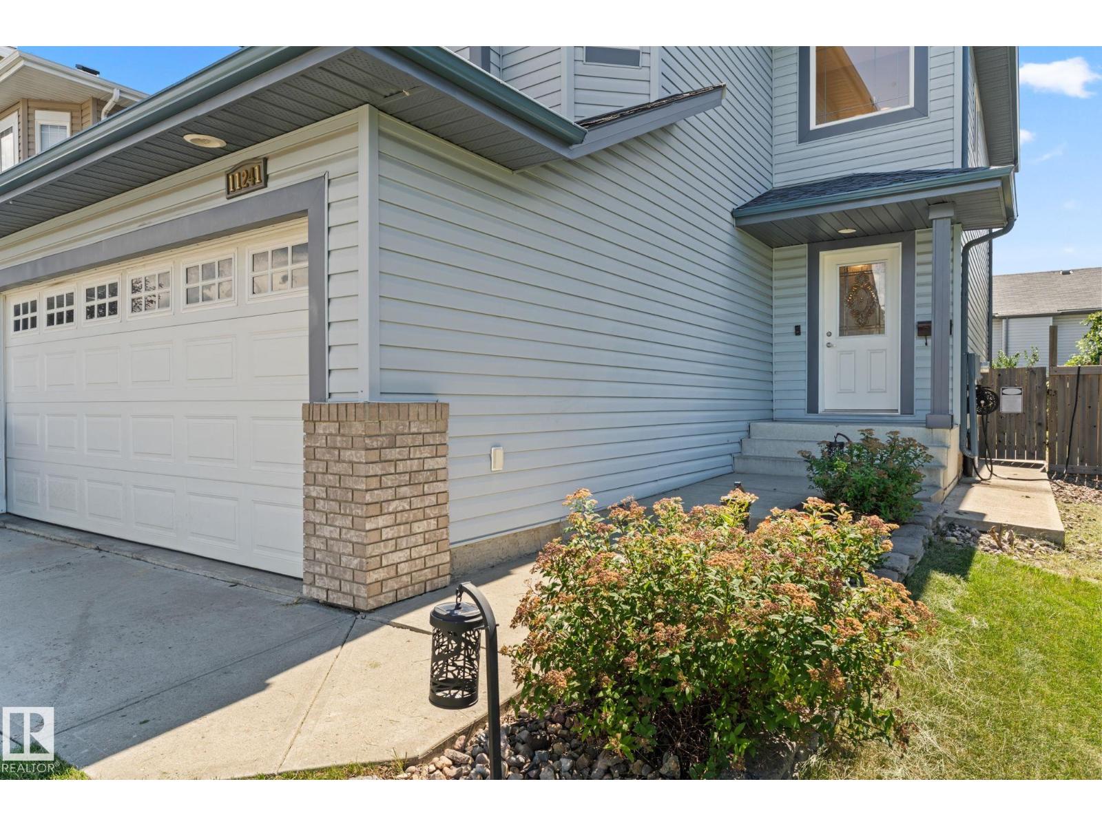 Photo 3 of 11241 167 A Av Nw, Edmonton AB