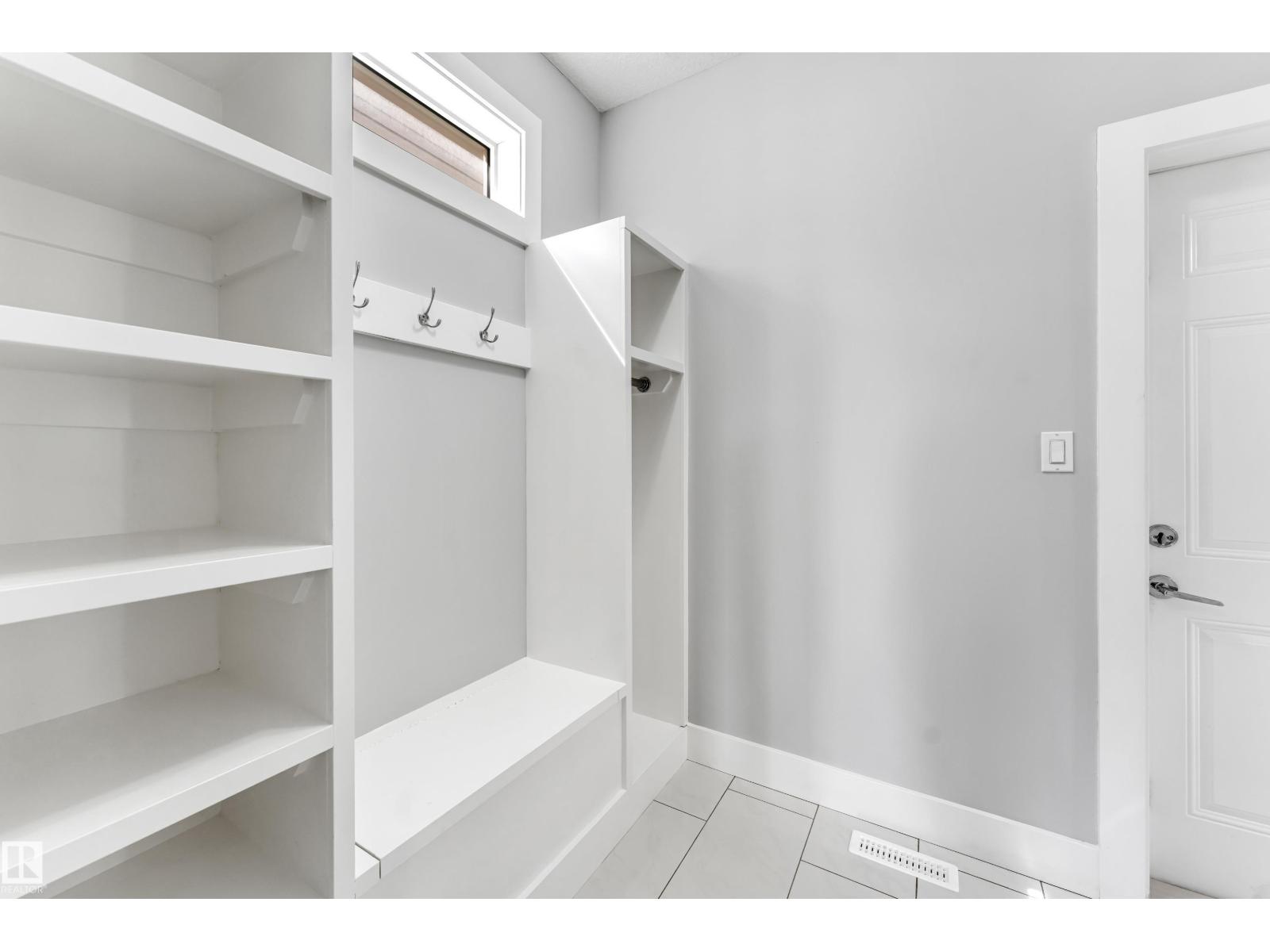 Photo 2 of 1743 28 St Nw, Edmonton AB