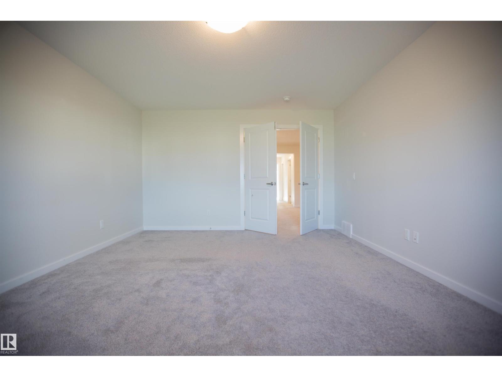 Photo 17 of 2815 200 St Nw, Edmonton AB