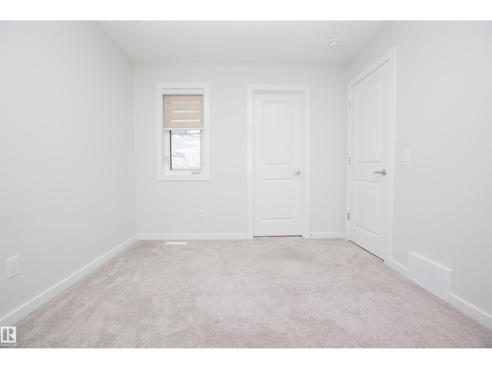 Photo 23 of 2815 200 St Nw, Edmonton AB
