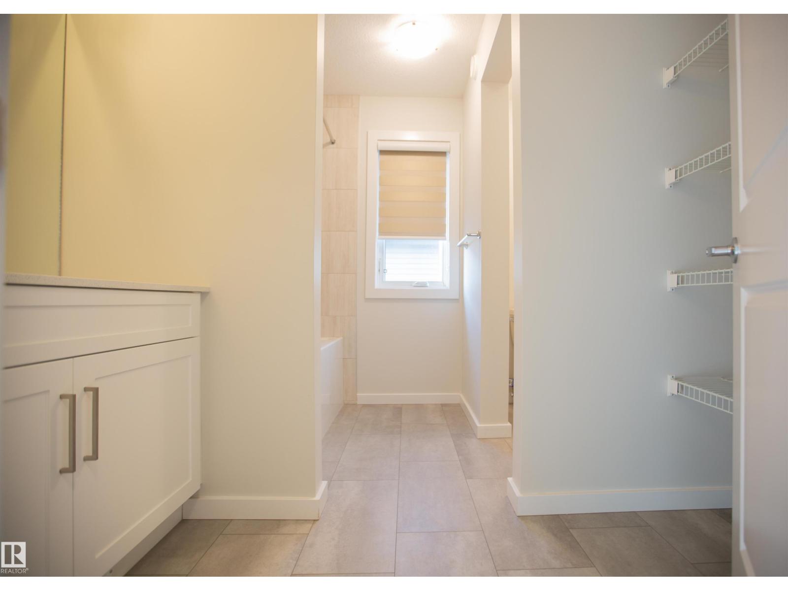 Photo 26 of 2815 200 St Nw, Edmonton AB