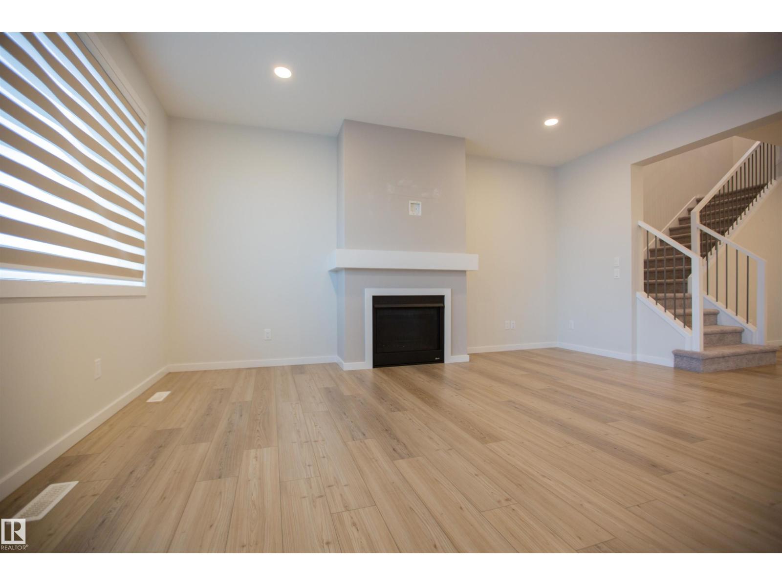 Photo 3 of 2815 200 St Nw, Edmonton AB