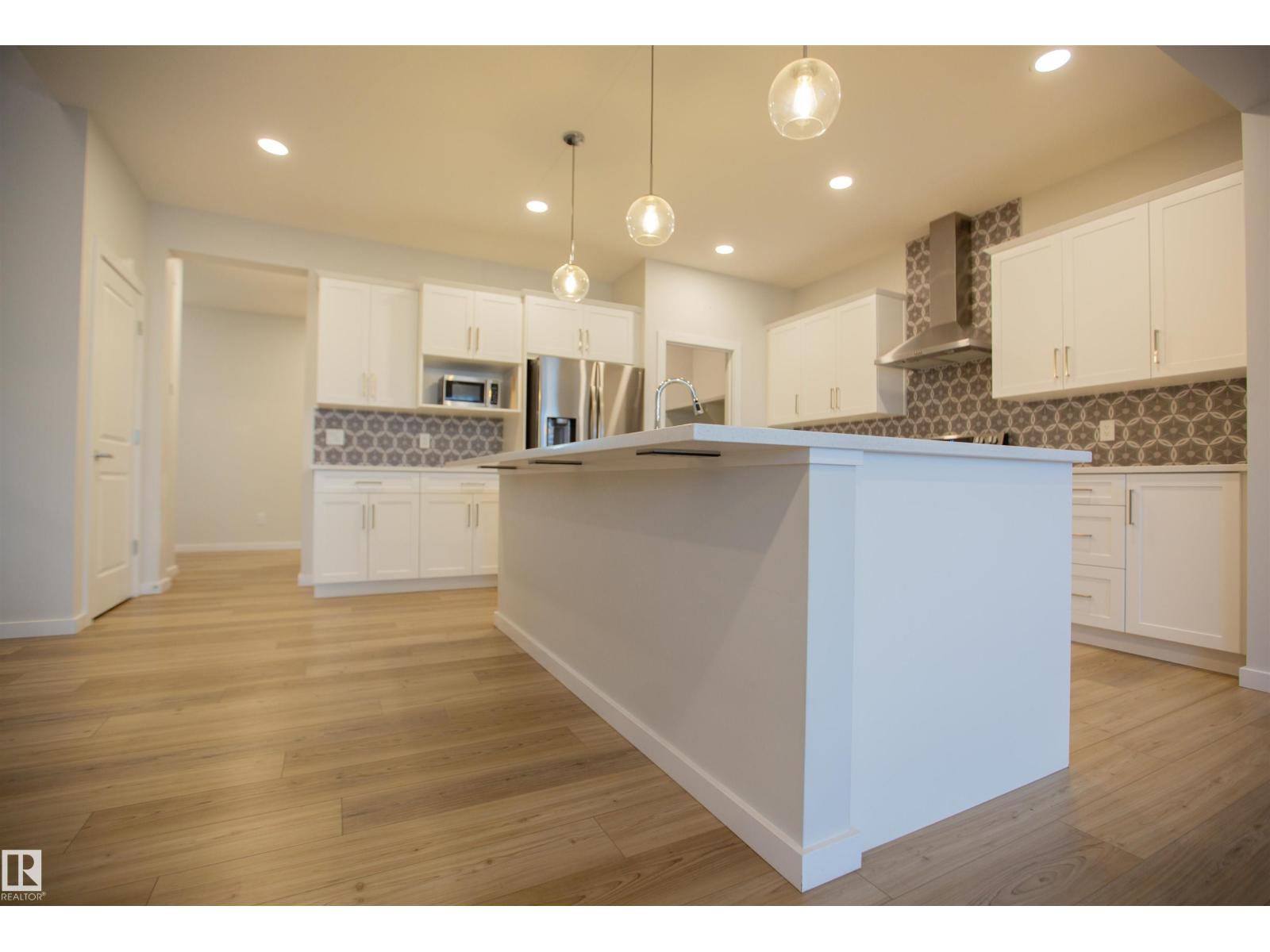 Photo 6 of 2815 200 St Nw, Edmonton AB