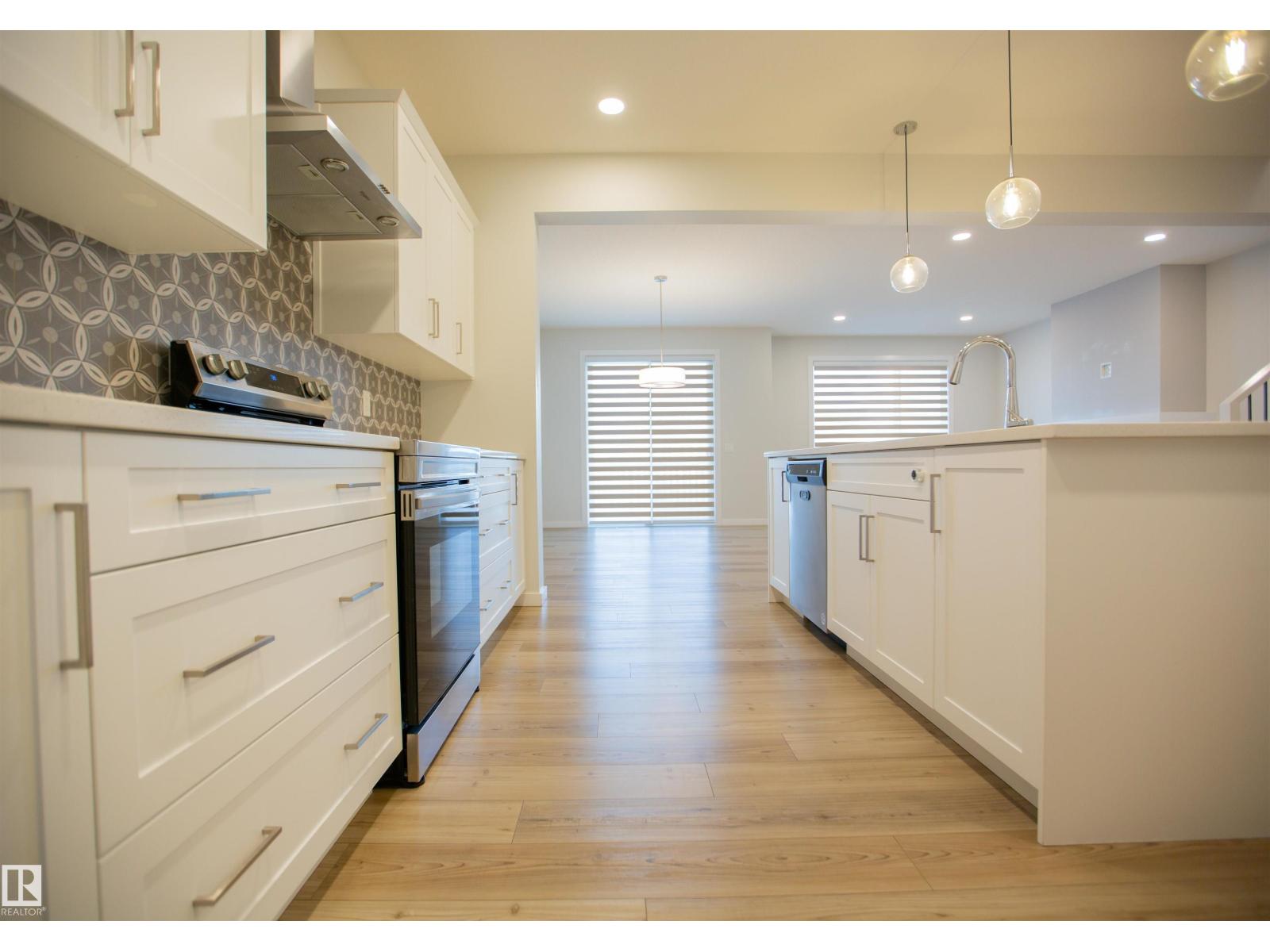 Photo 8 of 2815 200 St Nw, Edmonton AB