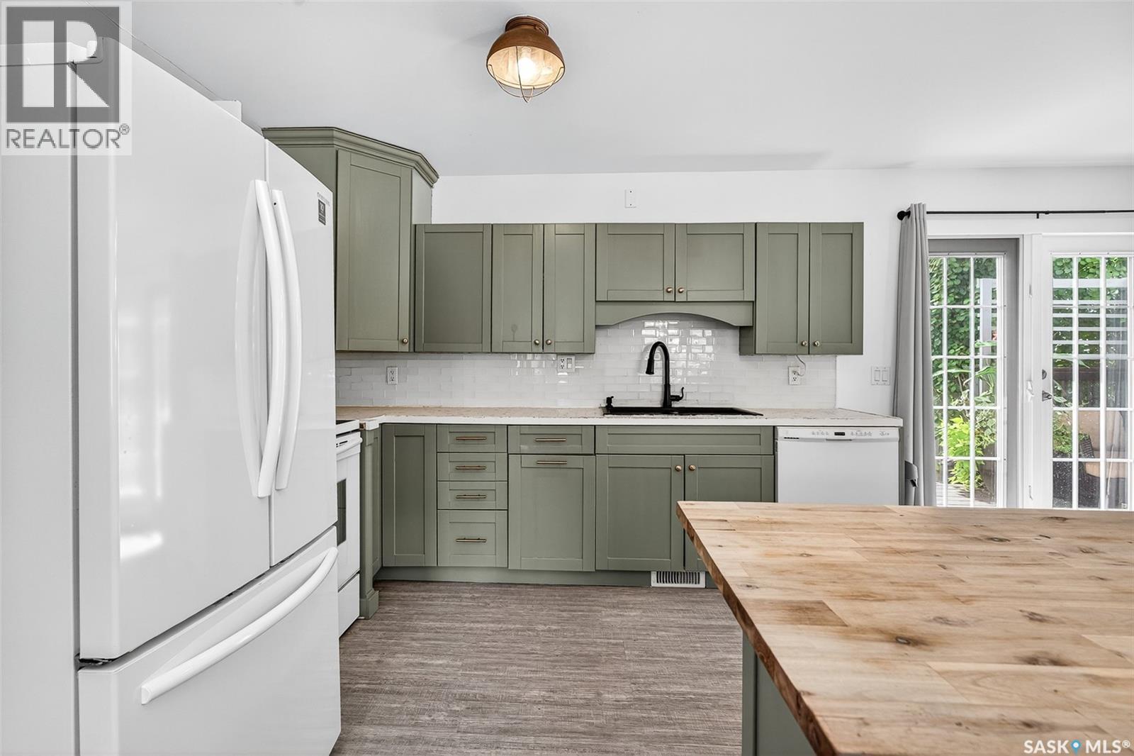 Photo 11 of 1211 Stadacona Street W, Moose Jaw SK