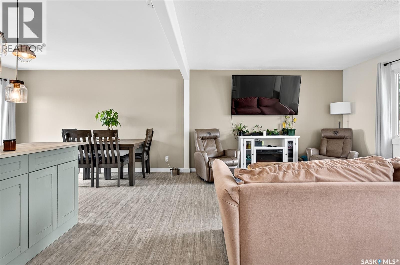 Photo 18 of 1211 Stadacona Street W, Moose Jaw SK