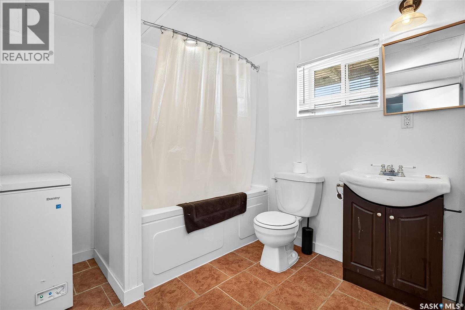 Photo 38 of 1211 Stadacona Street W, Moose Jaw SK