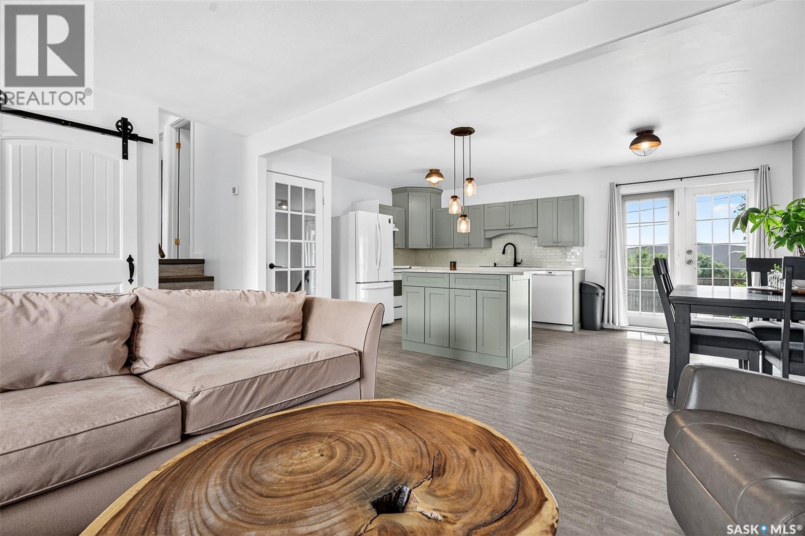 Photo 6 of 1211 Stadacona Street W, Moose Jaw SK