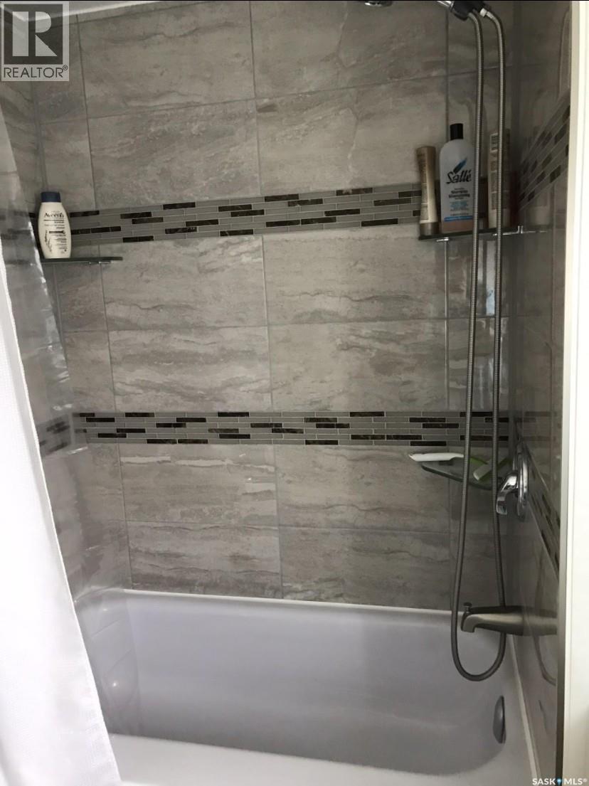 Photo 13 of 11 401 Railway Avenue E, Vanscoy SK