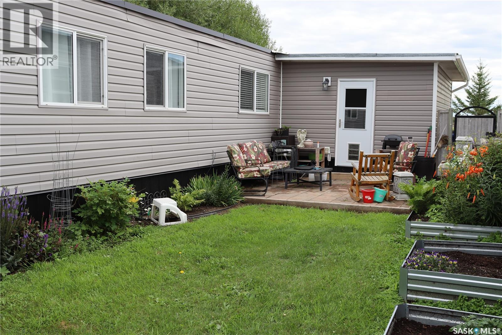 Photo 4 of 11 401 Railway Avenue E, Vanscoy SK