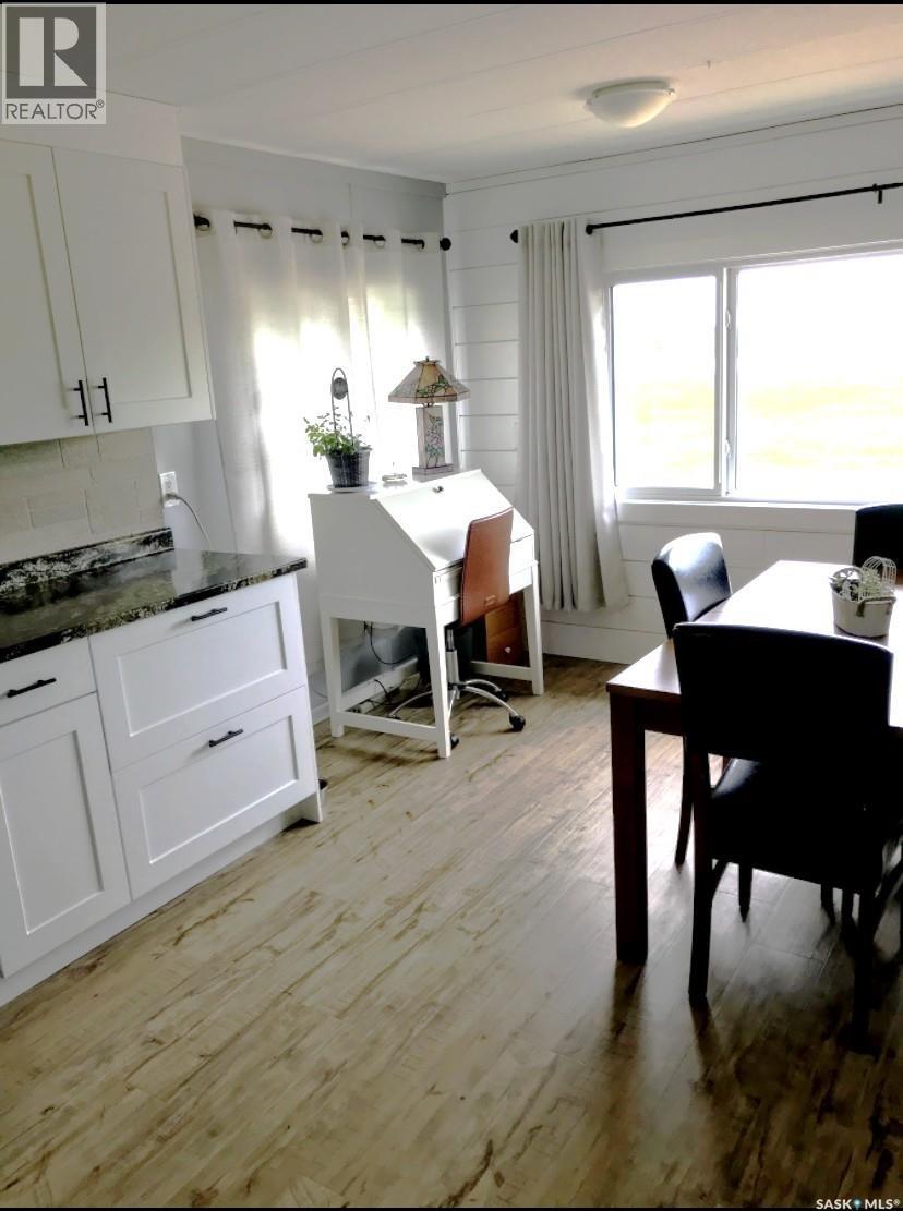 Photo 7 of 11 401 Railway Avenue E, Vanscoy SK