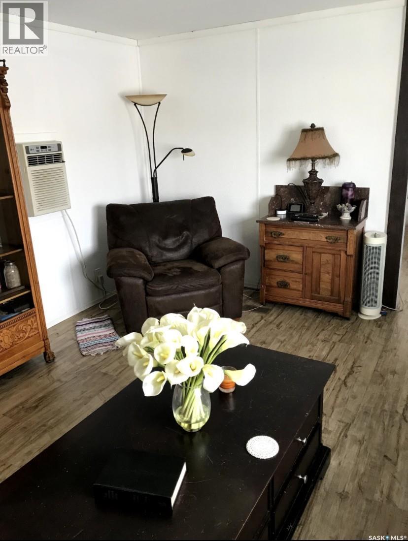Photo 5 of 11 401 Railway Avenue E, Vanscoy SK