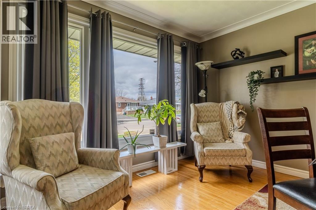 Photo 34 of 43 Linden Avenue, Brantford ON